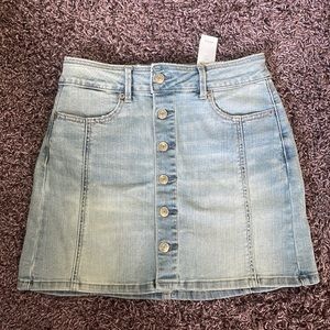 BNWT HiRise A line light wash Jean Skirt American Eagle Size 2